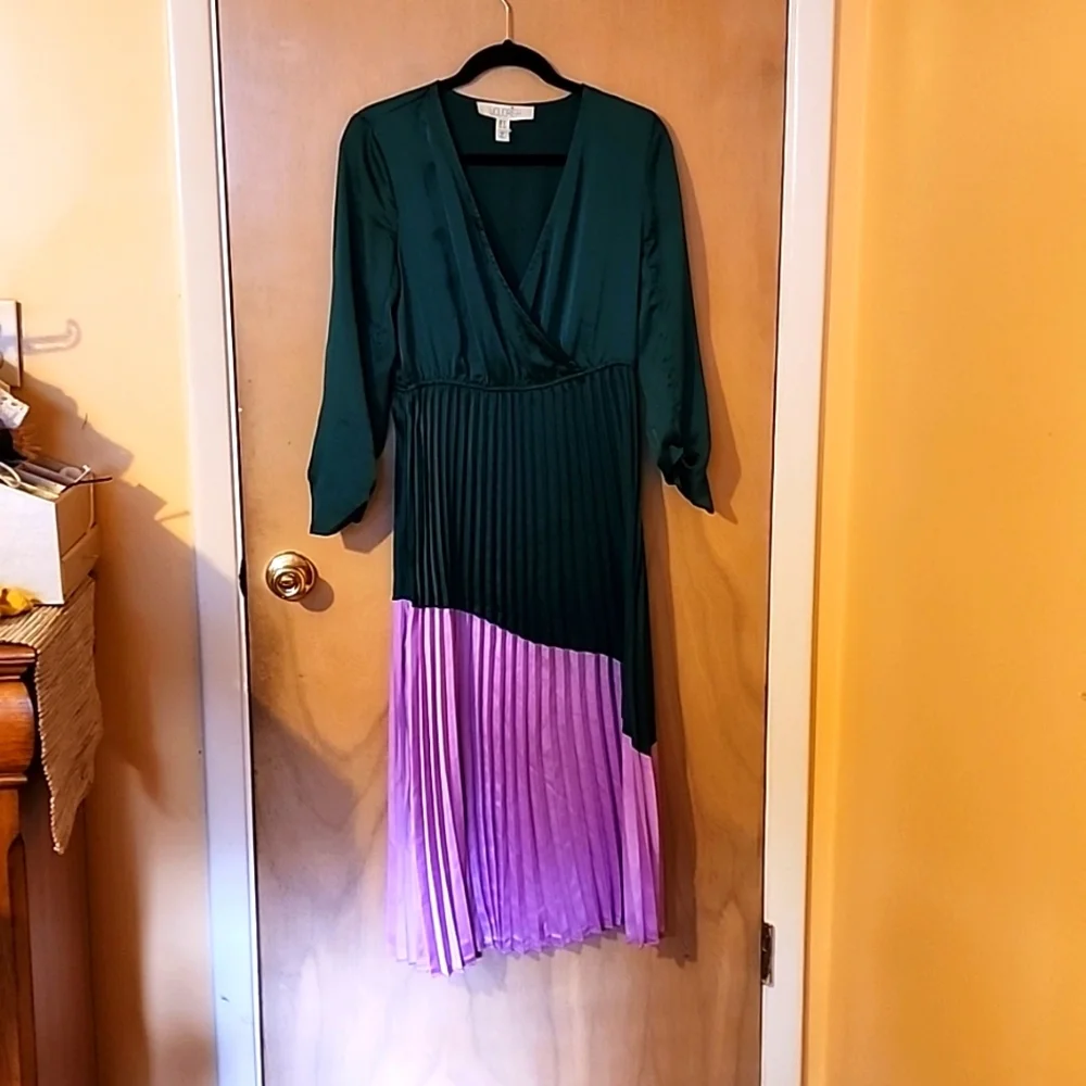Midi dress,beautiful combination colors,green and lavender size 6 - Picture 1 of 3